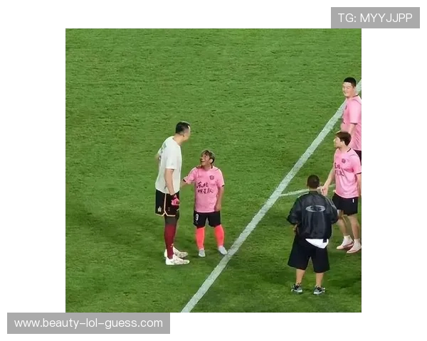 笑料百出足球场：搞笑球星们的精彩瞬间与爆笑瞬间回顾