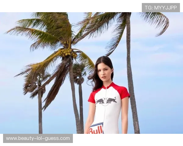 足球明星背心设计揭秘：从赛场到时尚街头的完美转型